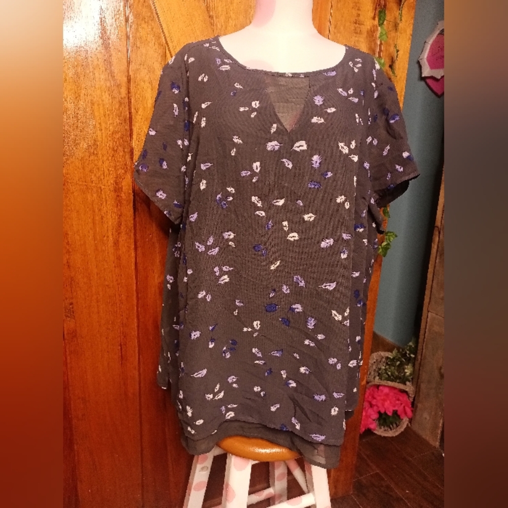 *NWOT* Torrid (Dress) Top 💜 🤍